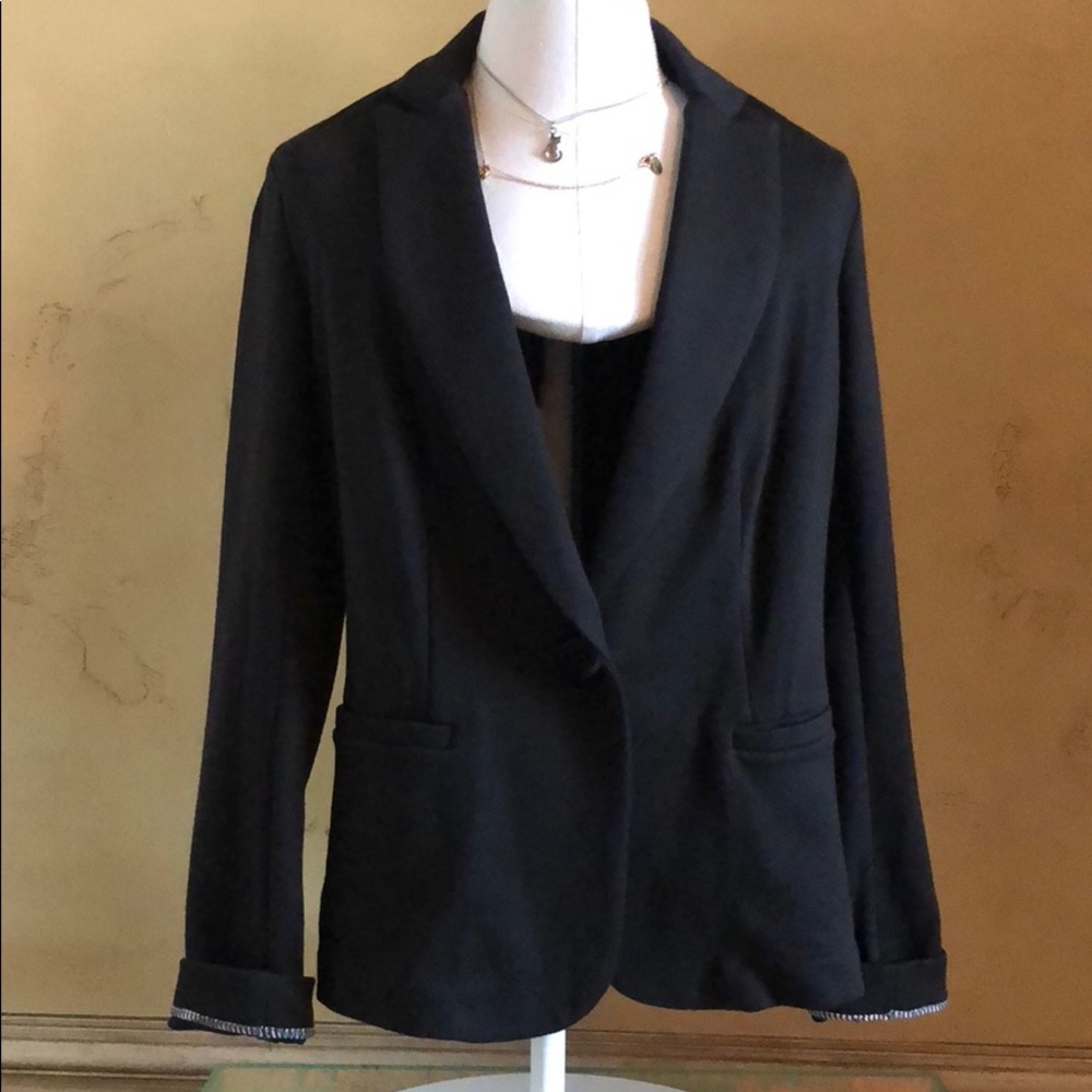 Black long sleeve blazer